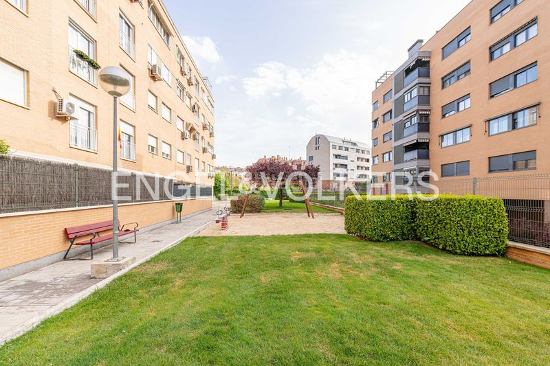 Foto e9f36f88-d3e0-49b2-8d26-f6b4aa9ecbe0. Dúplex amb calefacció aparcament piscina a Parque Oeste-Fuente Cisneros Alcorcón