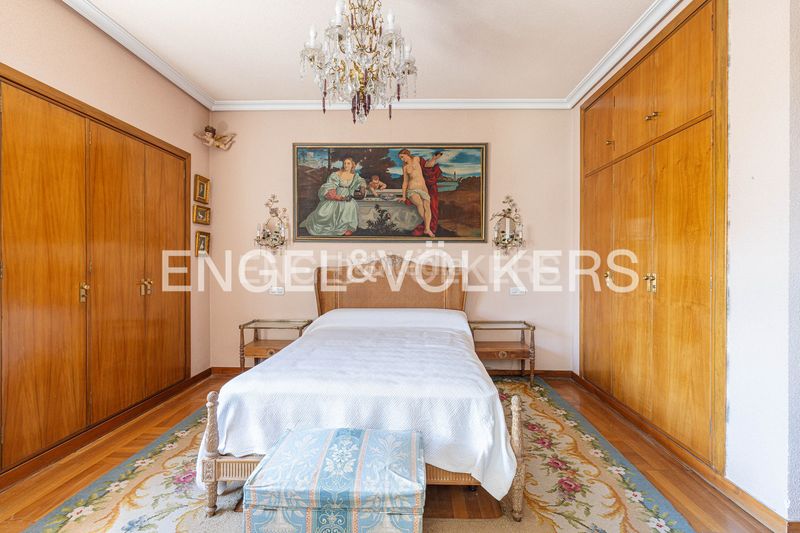 Foto 01a57ecb-f4eb-44d3-b1c3-d82b82e147f8. Pis amb calefacció aparcament piscina a Aravaca Madrid