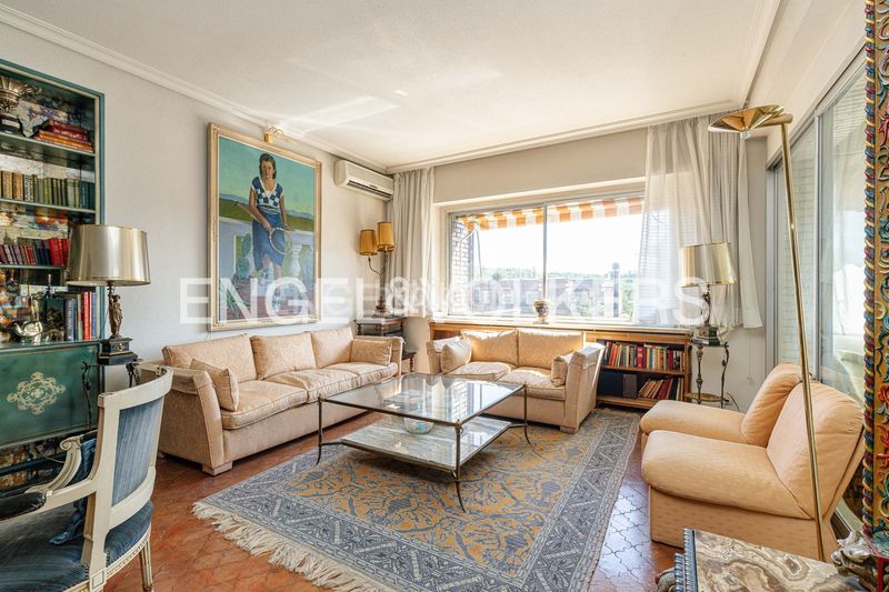 Foto 289ff846-9149-4af5-be0d-ad9741f2e782. Pis amb calefacció aparcament piscina a Aravaca Madrid