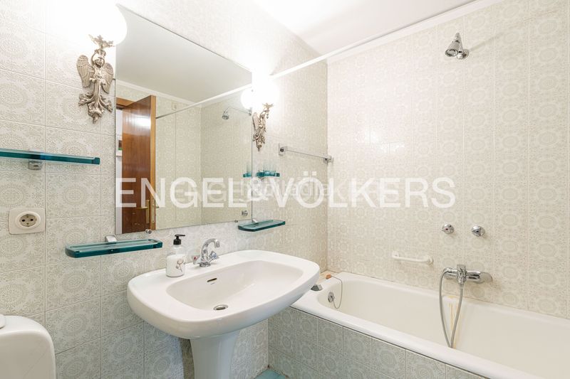 Foto 7e7d1323-e792-4d9a-8cbe-65c8ea2ecf1f. Pis amb calefacció aparcament piscina a Aravaca Madrid