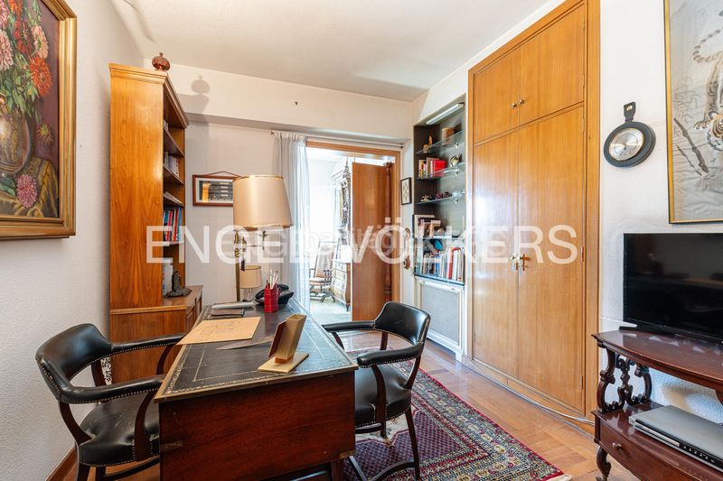 Foto 856dbe1d-ce2f-4632-9412-925a9360e051. Pis amb calefacció aparcament piscina a Aravaca Madrid