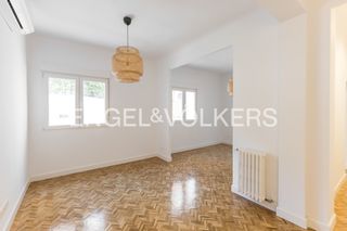Rent Flat  Francisco silvela. Luminoso y silencioso piso de 3 dormitorios dobles, con reforma
