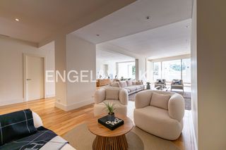 Miete Etagenwohnung  Calle de espalter. Lujo en jerónimos 5 dormitorios con terraza, vistas al jardín bo