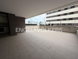 Lloguer Apartament a Primera Fase-Nuevo Tres Cantos. Exclusivo bajo de 3 dormitorios  con 2 terrazas en tres cantos