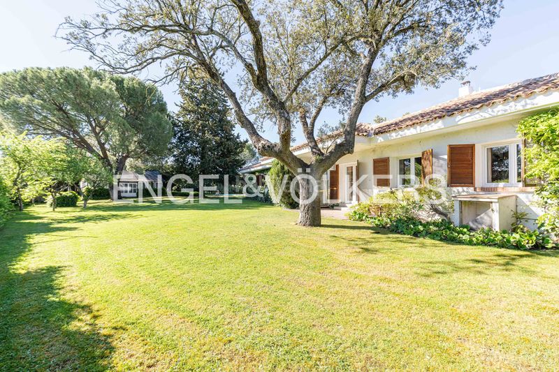 Foto 21617535-1b7f-490e-adbd-b23a38e7adb2. Casa amb calefacció aparcament piscina a Urbanización Este-Montepríncipe Boadilla del Monte