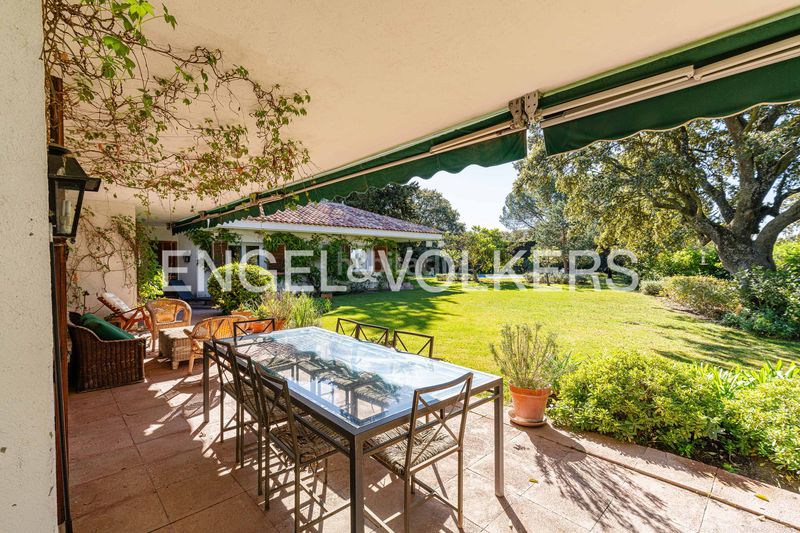 Foto 3429630a-0c00-42b5-9549-aca8bc254480. Casa amb calefacció aparcament piscina a Urbanización Este-Montepríncipe Boadilla del Monte