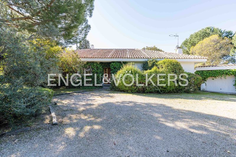 Foto 5aa27b61-d7f8-48e0-b670-610ac78d0907. Casa amb calefacció aparcament piscina a Urbanización Este-Montepríncipe Boadilla del Monte