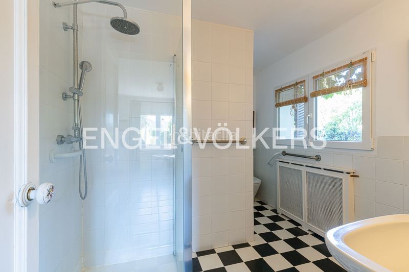 Foto 66c4a0fe-6942-43e0-bd66-ab85406555a6. Casa amb calefacció aparcament piscina a Urbanización Este-Montepríncipe Boadilla del Monte