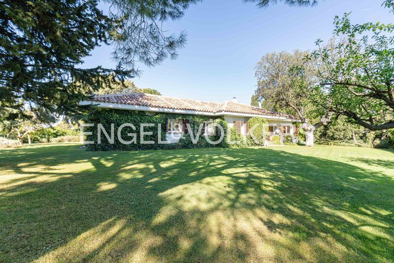 Foto c0ff0939-abeb-4222-86dd-19c2bbeb75e7. Casa amb calefacció aparcament piscina a Urbanización Este-Montepríncipe Boadilla del Monte