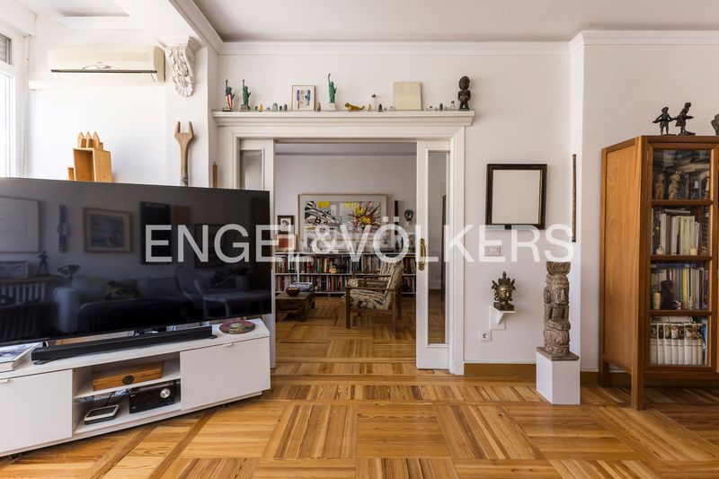 Foto ae973ad9-b5a4-4be1-b739-dca69e1b22de. Pis amb calefacció a Arapiles Madrid