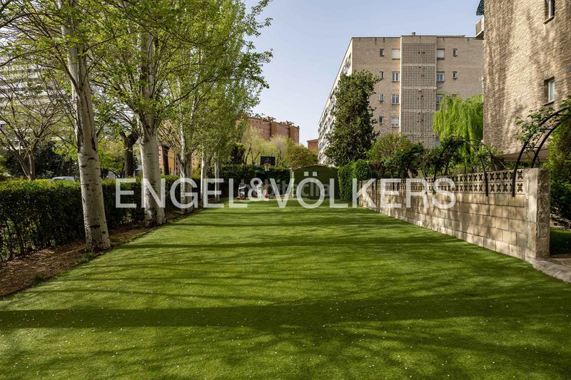 Foto 0bddbce3-c90a-45aa-b70f-a9fc1cb461d9. Pis amb calefacció piscina a Estrella Madrid