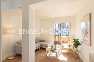 Lloguer Pis  Paseo santa maria de la cabeza. Luminoso ático reformado de un dormitorio y zona de trabajo con