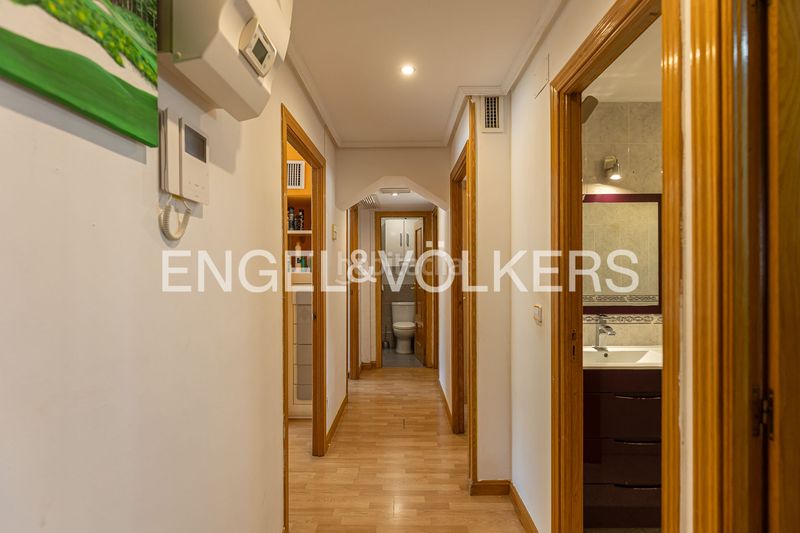 Foto 2aec1634-51a6-4e95-b3b0-d4e5c310acb3. Pis amb calefacció a Valdeacederas Madrid