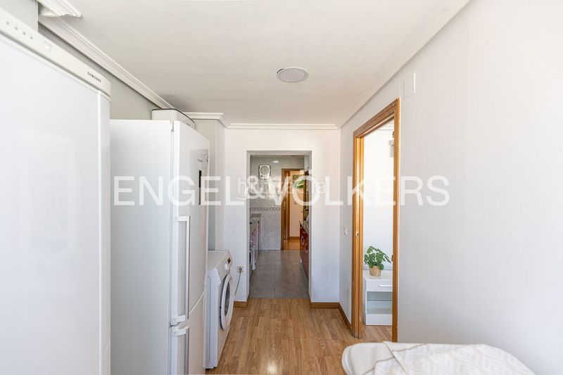 Foto b6bfe97e-0242-4f87-89c9-9eecaf740c80. Pis amb calefacció a Valdeacederas Madrid