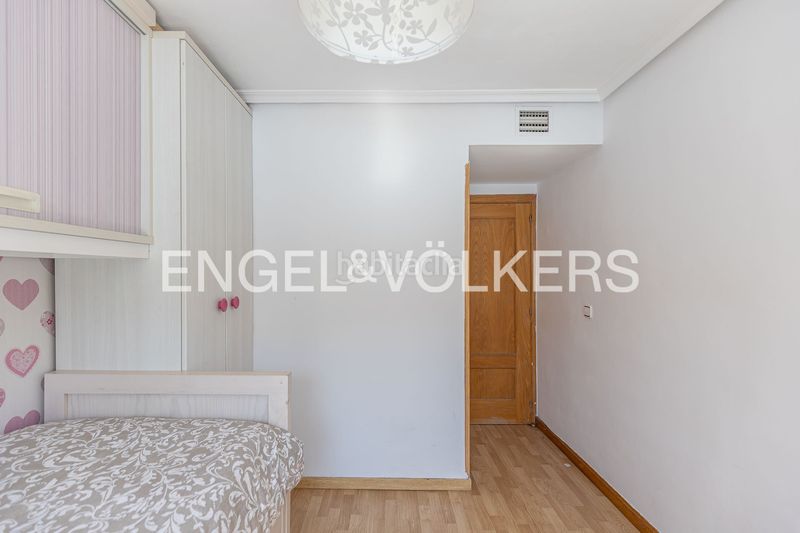 Foto e4c85eb6-a5e2-4b8f-abe8-44f646d7b1dc. Pis amb calefacció a Valdeacederas Madrid