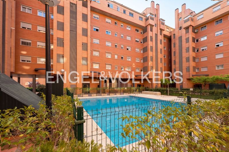 Foto 1f096772-4888-4a94-9556-7d59b900ca67. Pis amb calefacció aparcament piscina a Horcajo Madrid