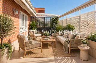 Penthouse in Horcajo. Magnífico atico reformado en moratalaz con plaza de garaje, tras