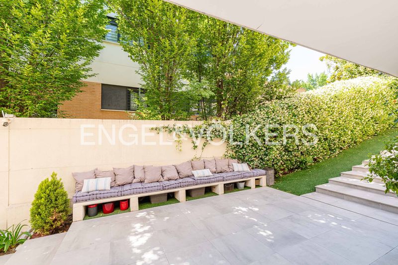 Foto 129a2889-8644-4454-82b7-489b75f0d901. Casa amb calefacció aparcament a Aravaca Madrid