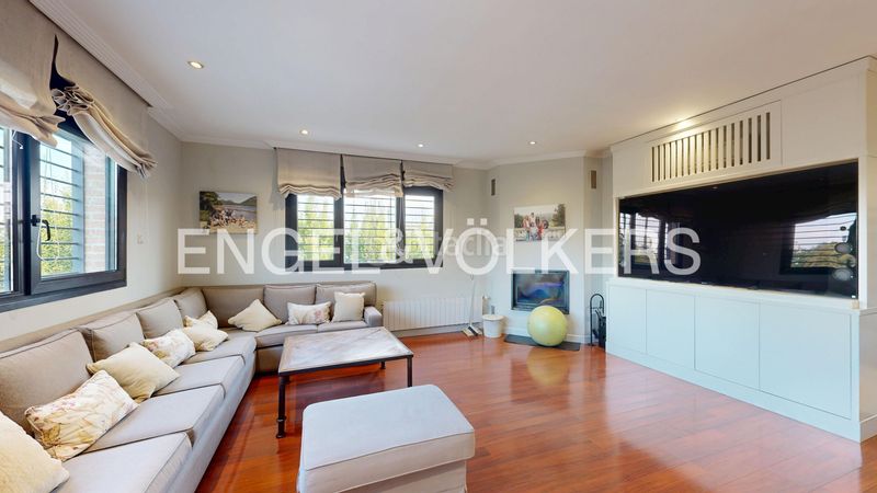 Foto 1556db2c-4b5e-4106-a98b-2acfed6cd377. Casa amb calefacció aparcament a Aravaca Madrid