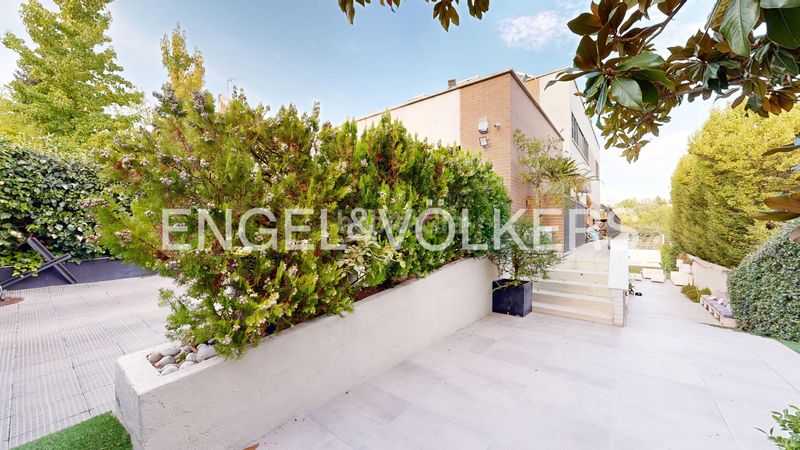 Foto 29d70506-f83d-4e66-b6ad-5257caf8439f. Casa amb calefacció aparcament a Aravaca Madrid