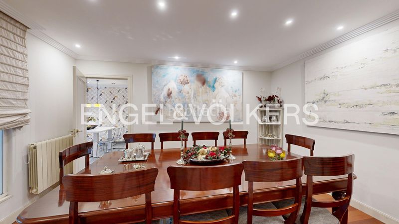 Foto 60ce2613-12a2-4ae4-a745-93b36f0d0162. Casa amb calefacció aparcament a Aravaca Madrid