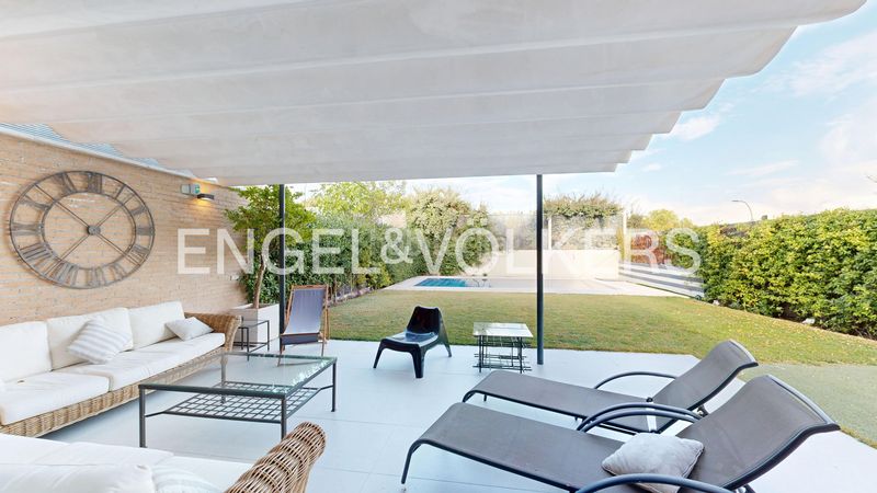 Foto 6c3db426-b03c-49cd-af94-3e47f86acb59. Casa amb calefacció aparcament a Aravaca Madrid