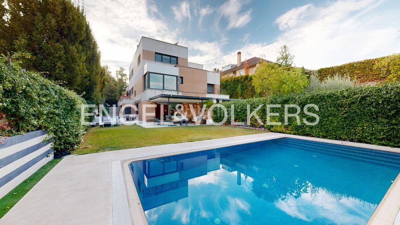 Foto a7e03b0c-3bcd-4a25-ab76-bd82fcc06186. Casa amb calefacció aparcament a Aravaca Madrid