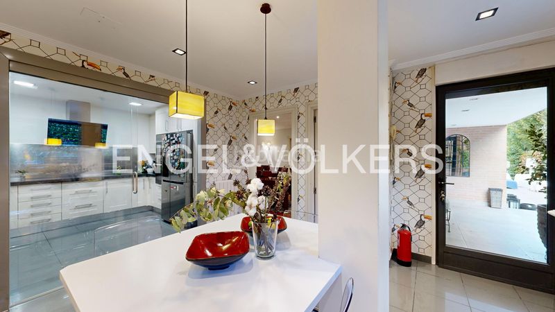 Foto aa0d1dc6-f6ec-4349-a9f6-904f917cf738. Casa amb calefacció aparcament a Aravaca Madrid