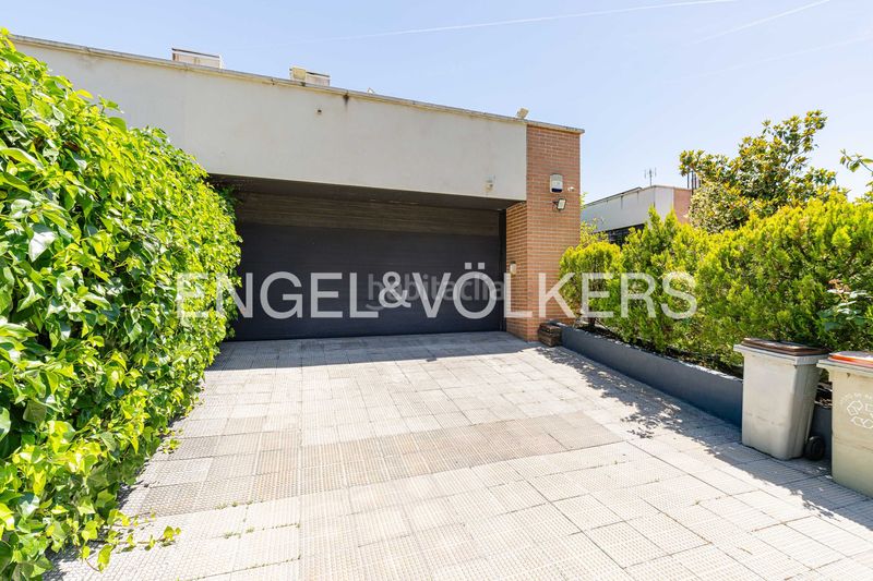 Foto b93fecff-b4d4-4a7e-a477-b8e6ff4730df. Casa amb calefacció aparcament a Aravaca Madrid