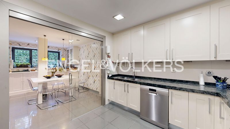 Foto c3f74c29-f42f-457f-9883-3b24680e58db. Casa amb calefacció aparcament a Aravaca Madrid