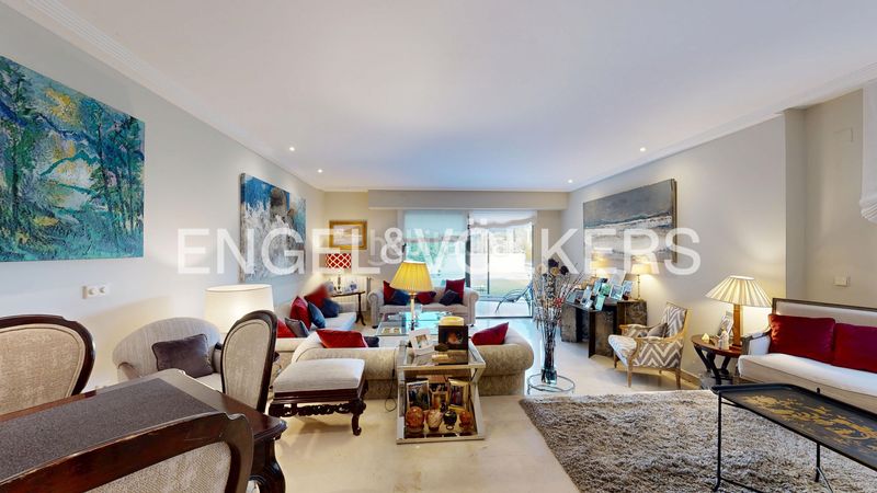 Foto d4054d73-c994-4792-b006-260094f9e613. Casa amb calefacció aparcament a Aravaca Madrid