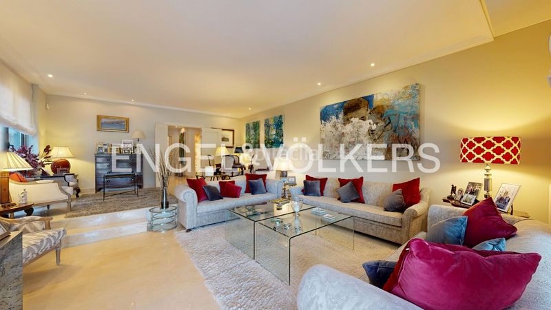 Foto ff4ffaef-a732-4407-ac5a-1d5bd9433d0a. Casa amb calefacció aparcament a Aravaca Madrid