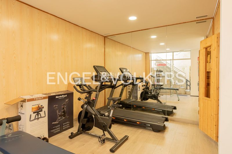 Foto 673242b3-f2d8-4ac4-aa23-913b9057b8ed. Casa amb calefacció aparcament piscina a Hispanoamérica-Bernabéu Madrid