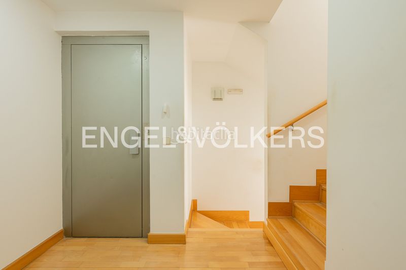 Foto 6d3f9418-b59e-4cc4-b5de-ecbb7e3ab366. Casa amb calefacció aparcament piscina a Hispanoamérica-Bernabéu Madrid