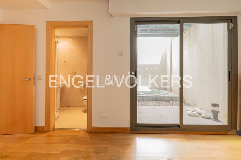 Foto 70a18155-2038-4da6-846d-34bf12d692c6. Casa amb calefacció aparcament piscina a Hispanoamérica-Bernabéu Madrid
