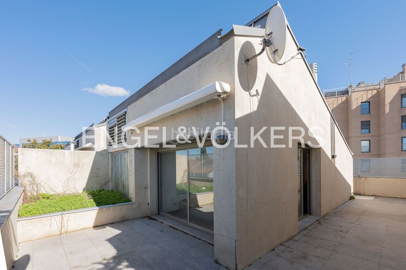 Foto 7b3cce56-1093-4eb7-8450-e9a2fecb0486. Casa amb calefacció aparcament piscina a Hispanoamérica-Bernabéu Madrid