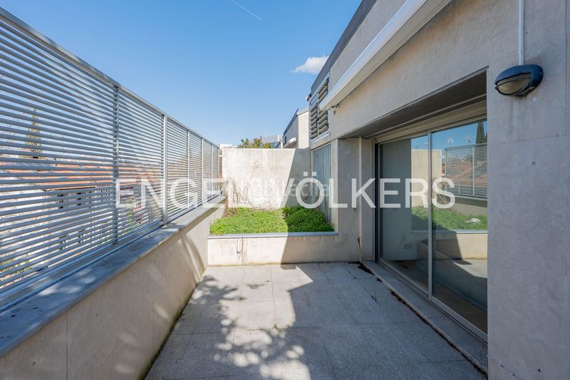 Foto b1f054b6-c2c0-46d2-b4d1-b0e02350767b. Casa amb calefacció aparcament piscina a Hispanoamérica-Bernabéu Madrid