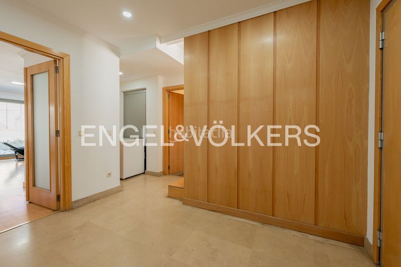 Foto c42eb272-91ff-4a53-b9ce-5dadbf15c6e0. Casa amb calefacció aparcament piscina a Hispanoamérica-Bernabéu Madrid