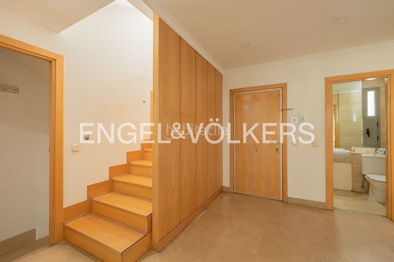 Foto d14e3eb2-e61f-48b0-932d-117beaac580e. Casa amb calefacció aparcament piscina a Hispanoamérica-Bernabéu Madrid