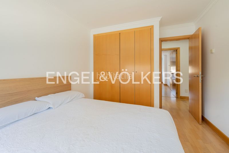 Foto e821fb93-6b88-4043-bdeb-9bbd57872da3. Casa amb calefacció aparcament piscina a Hispanoamérica-Bernabéu Madrid