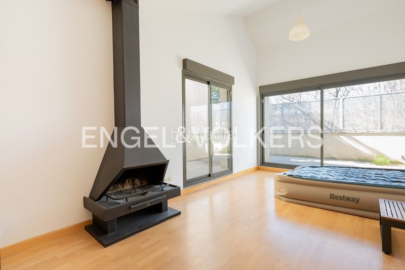Foto e8521f36-3a06-4a01-830d-cafb530d38d0. Casa amb calefacció aparcament piscina a Hispanoamérica-Bernabéu Madrid