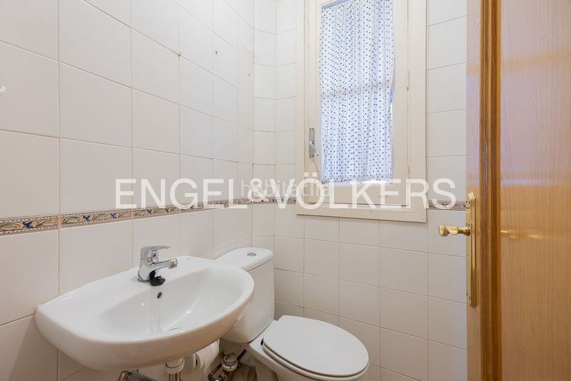 Foto 474f6d4e-a8af-4d95-856c-28f9b49d3cc1. Pis amb calefacció a El Viso Madrid