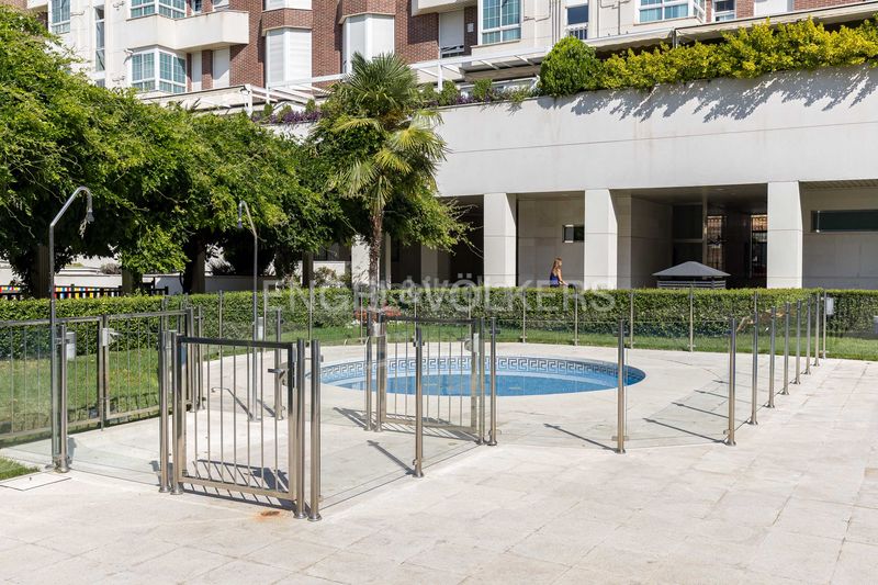 Foto 4a75416f-e483-46c7-a8b0-d4e228fd17df. Pis amb calefacció aparcament piscina a Palomas Madrid
