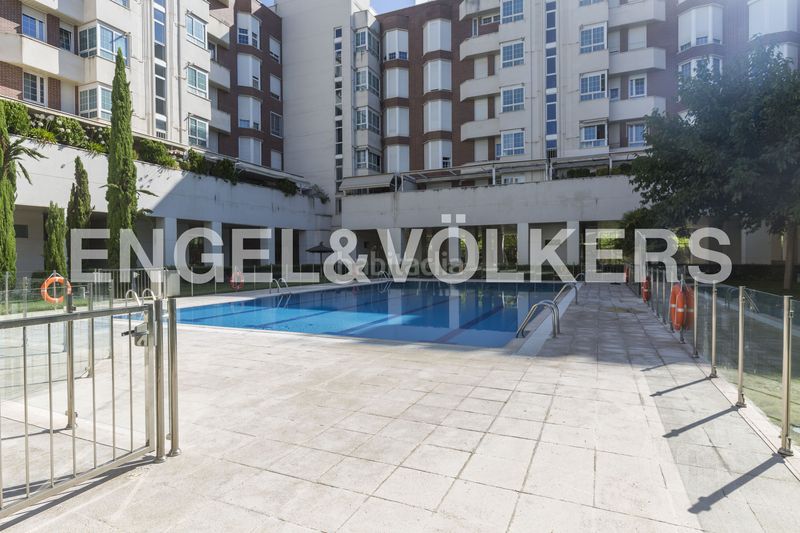 Foto 4cc92c75-67a5-477a-a54e-5f08e29931e4. Pis amb calefacció aparcament piscina a Palomas Madrid