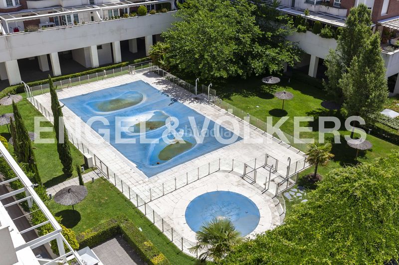 Foto 525900d0-ba0c-45a7-afa9-0914f68c0960. Pis amb calefacció aparcament piscina a Palomas Madrid