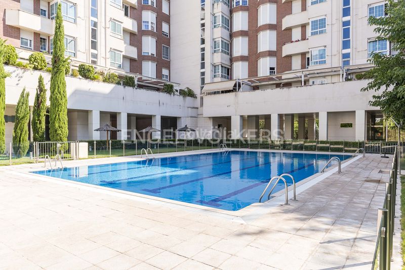 Foto d65ee5d6-b7a9-40be-9fef-68a884e70275. Pis amb calefacció aparcament piscina a Palomas Madrid