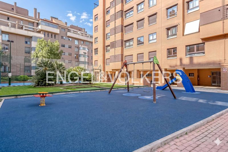 Foto 7dced2c7-1b26-4049-ae4e-b2db40f72a57. Pis amb calefacció aparcament piscina a Sanchinarro Madrid