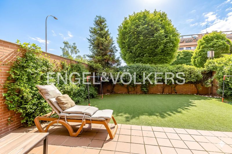 Foto b35a9a5d-c892-4f07-a95b-8ecfece0cf44. Pis amb calefacció aparcament piscina a Sanchinarro Madrid