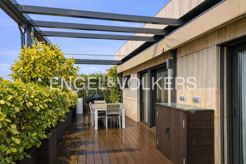 Foto 00c57bcb-fc26-4daa-a405-1852586518c5. Àtic amb calefacció aparcament piscina a Sanchinarro Madrid