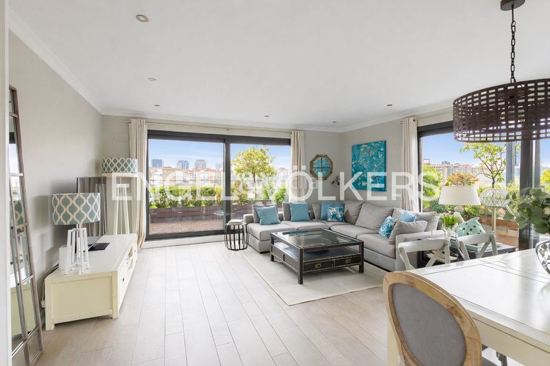 Foto 065c2ad2-05ea-4dae-9eb1-596638184e28. Àtic amb calefacció aparcament piscina a Sanchinarro Madrid